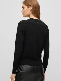 BOSS, Cardigan FADENASI 11 BOSS, Cardigan FADENASI -ModeHaus Berlin boss cardiganfadenasi 5 768 1024 75 7574914 5